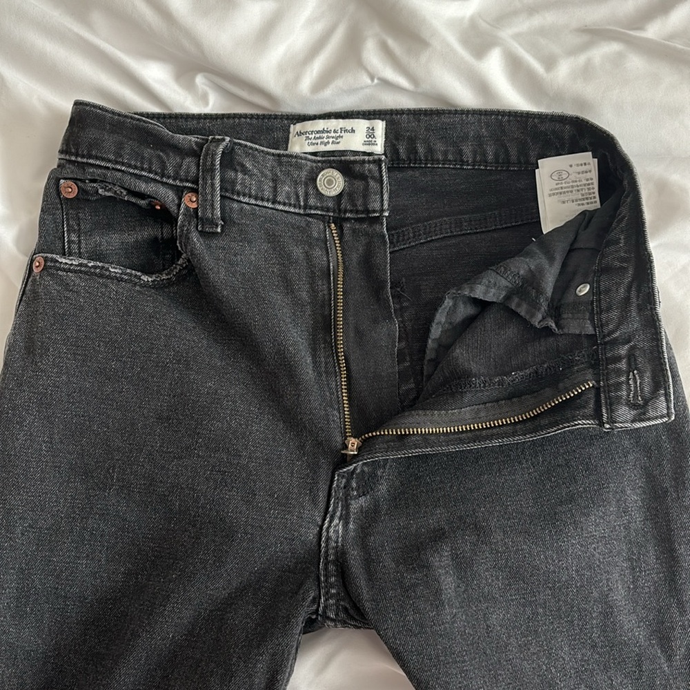 A&F High Rise Ankle Straight Jeans - Picture 6 of 6
